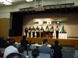 平成29年度全国緑の少年団育成功労者に菅野浩一さんが選ばれ、表彰を受けました。2